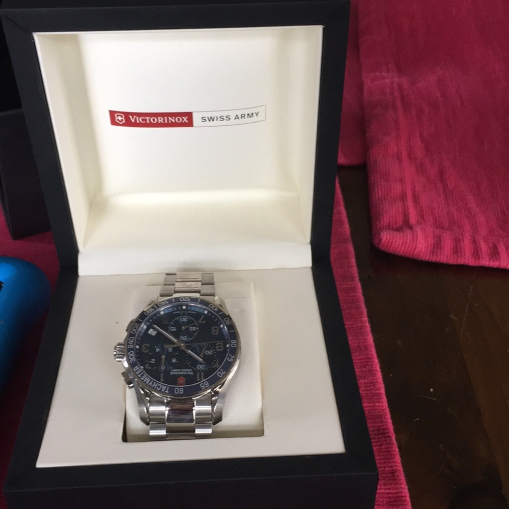 VICTORINOX SWISS ARMY men’s watch